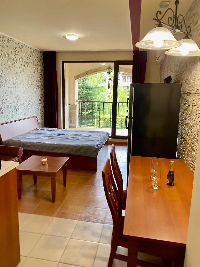 Green Life Private Apartments 索佐波尔